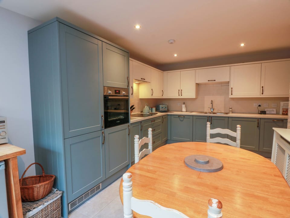 Cottage | Dining