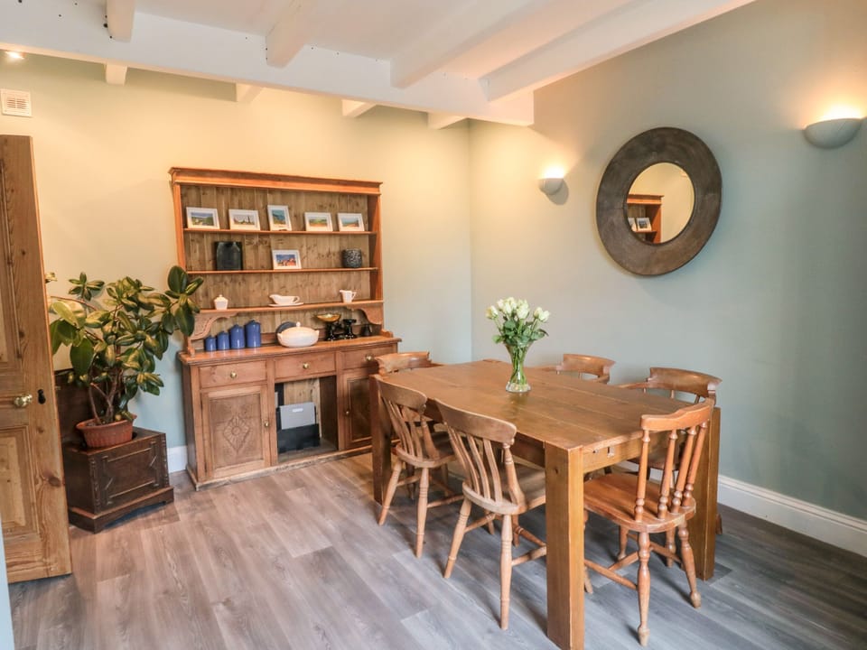 Cottage | Interior