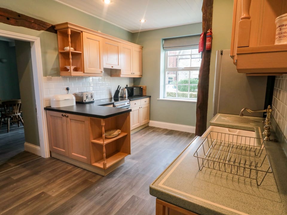 Cottage | Private kitchen | Fridge, microwave, dishwasher, electric kettle