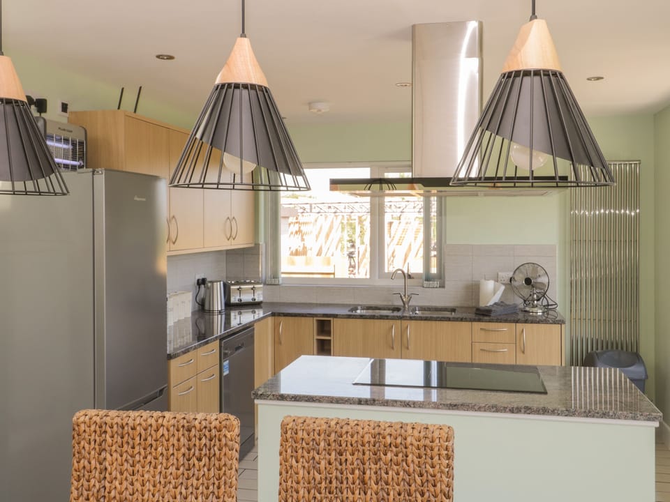 Cottage | Private kitchen | Fridge, microwave, dishwasher, electric kettle