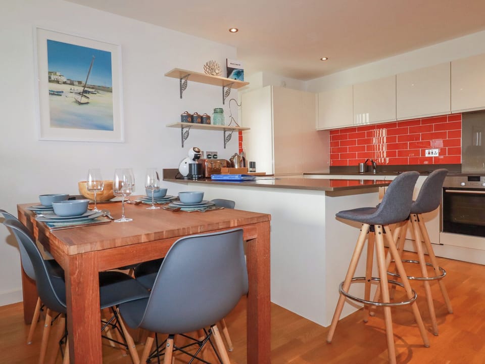 Cottage | Dining