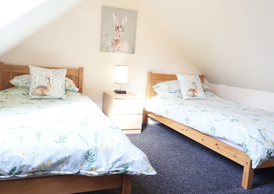 Cottage | 2 bedrooms, individually decorated, individually furnished, free WiFi