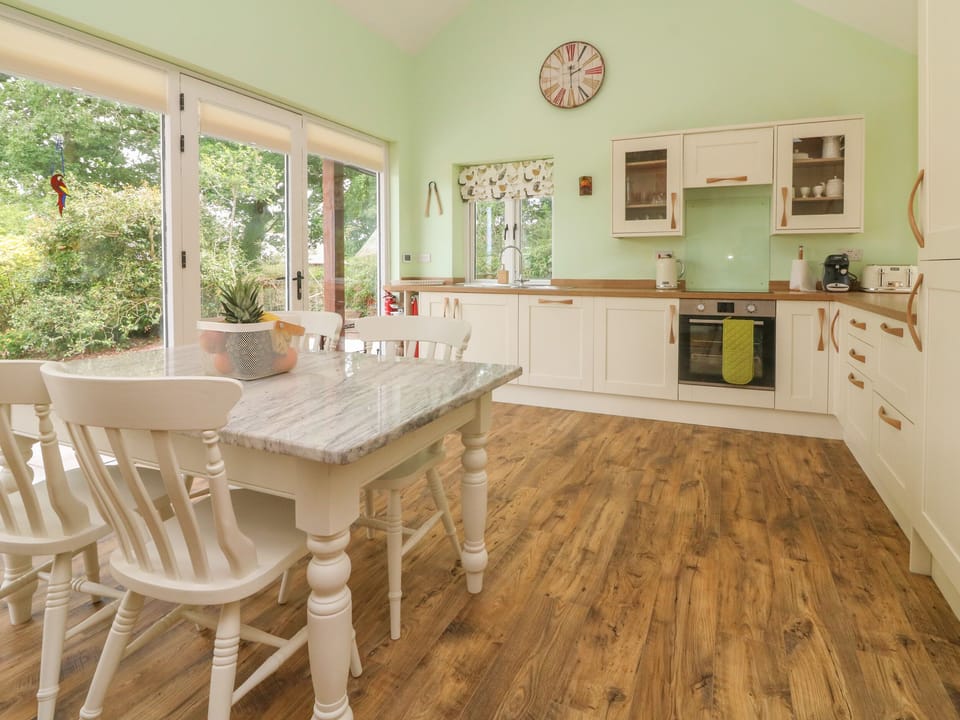 Cottage | Private kitchen | Fridge, microwave, dishwasher, toaster