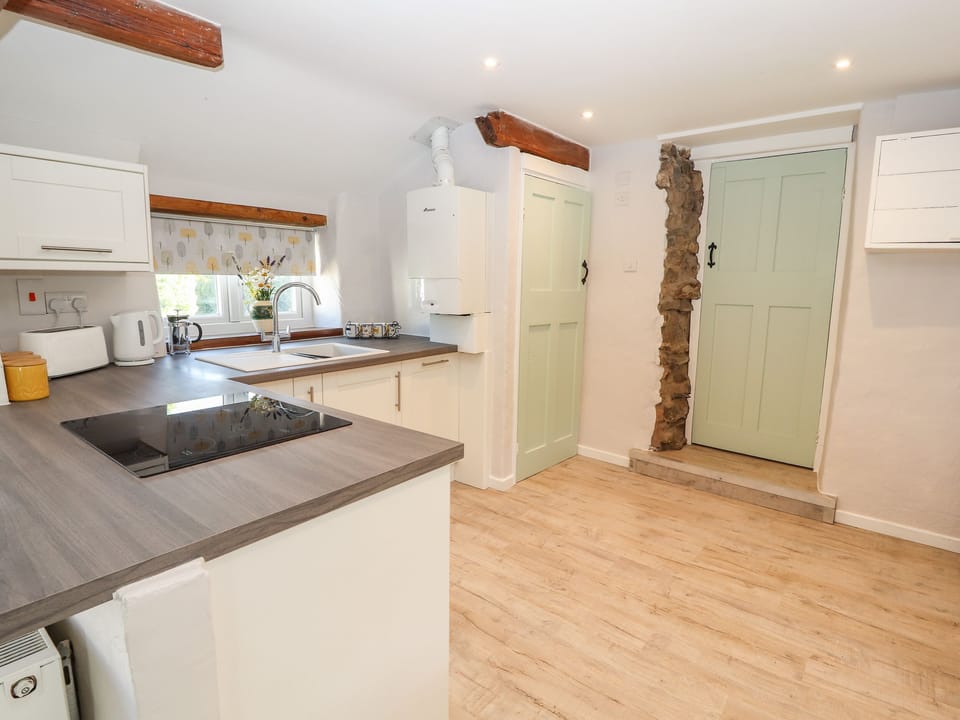 Cottage | Private kitchen | Fridge, dishwasher, electric kettle, toaster