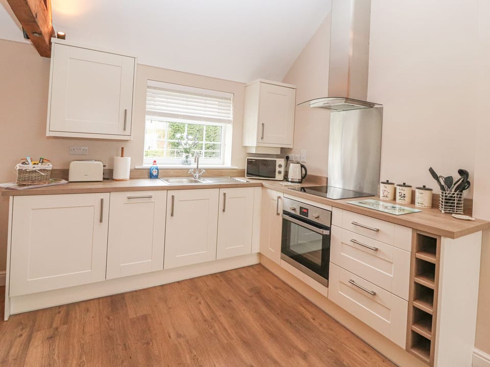 Cottage | Private kitchen | Fridge, microwave, dishwasher, electric kettle
