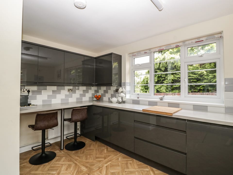 Cottage | Private kitchen | Fridge, microwave, dishwasher, electric kettle
