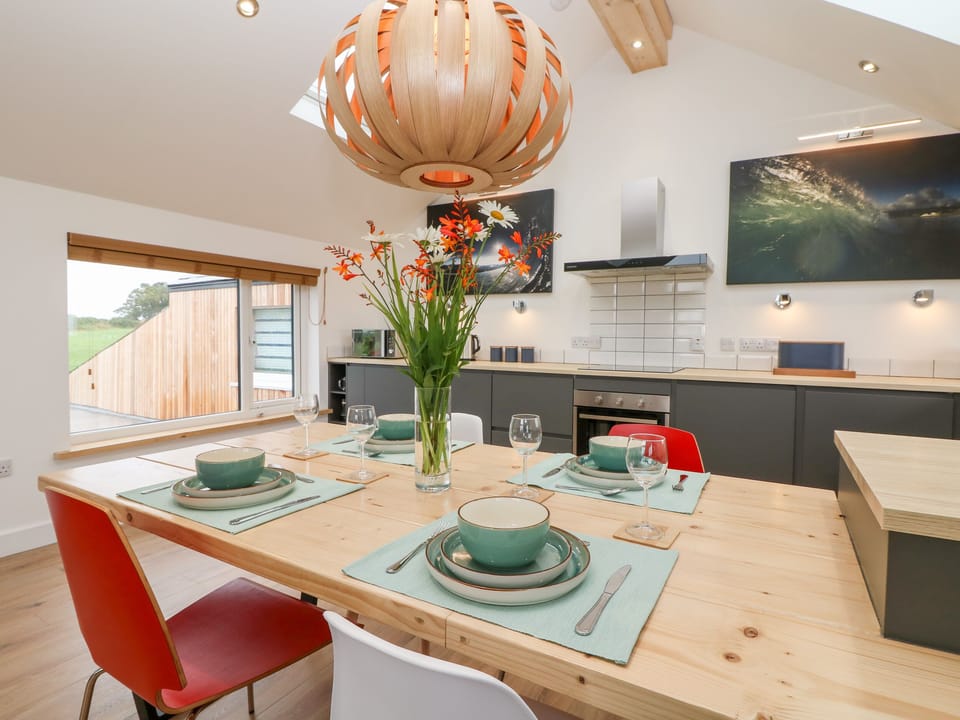 Cottage | Private kitchen | Fridge, dishwasher, electric kettle, toaster