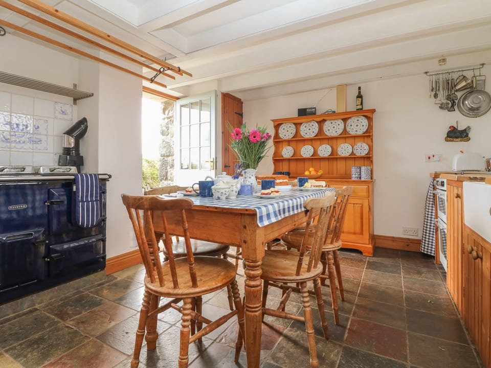 Cottage | Interior