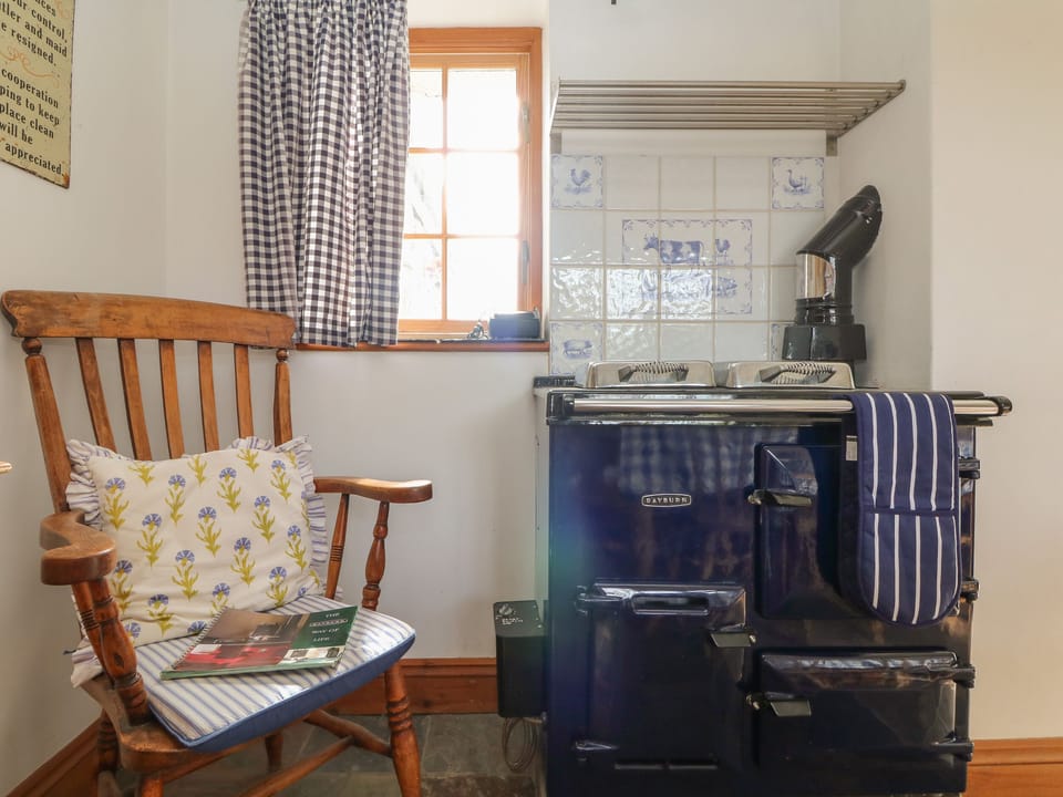 Cottage | Private kitchen | Fridge, microwave, dishwasher, electric kettle