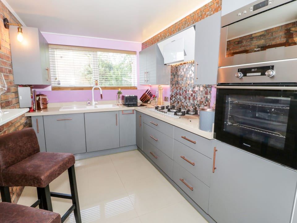 Cottage | Private kitchen | Fridge, microwave, dishwasher, electric kettle