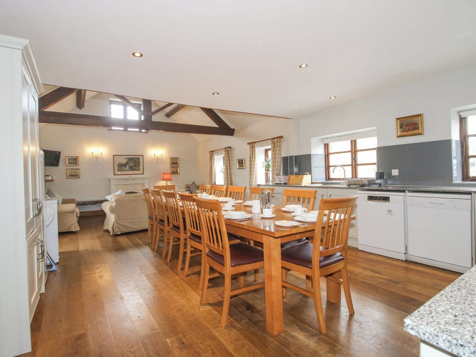 Cottage | Dining