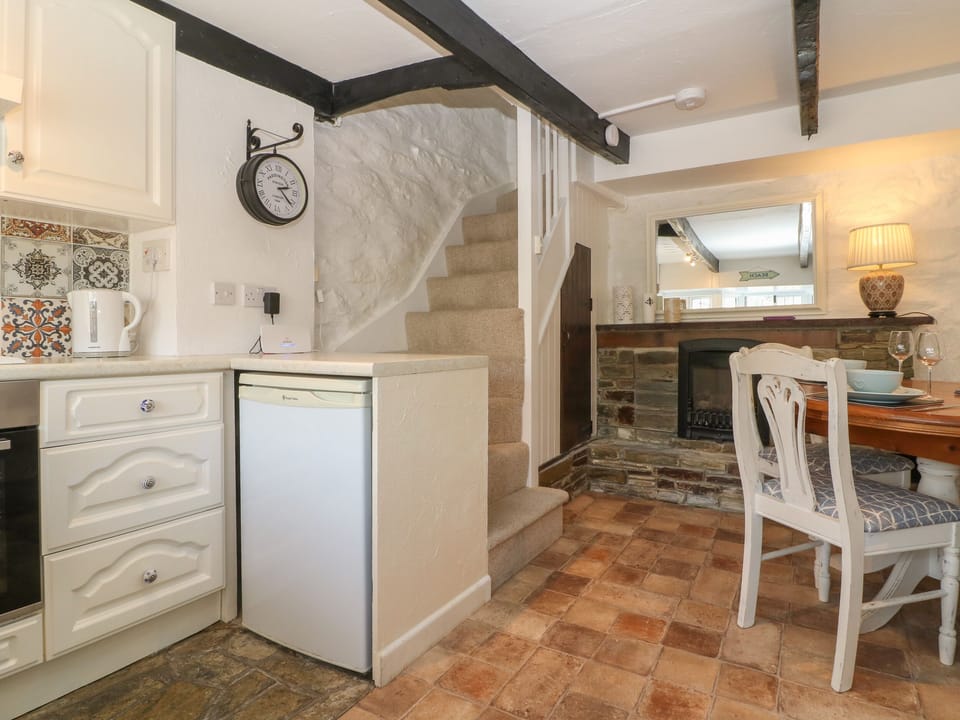Cottage | Private kitchen | Fridge, dishwasher, cookware/dishes/utensils