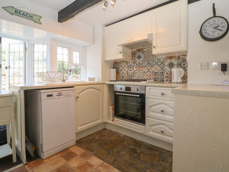 Cottage | Private kitchen | Fridge, dishwasher, cookware/dishes/utensils