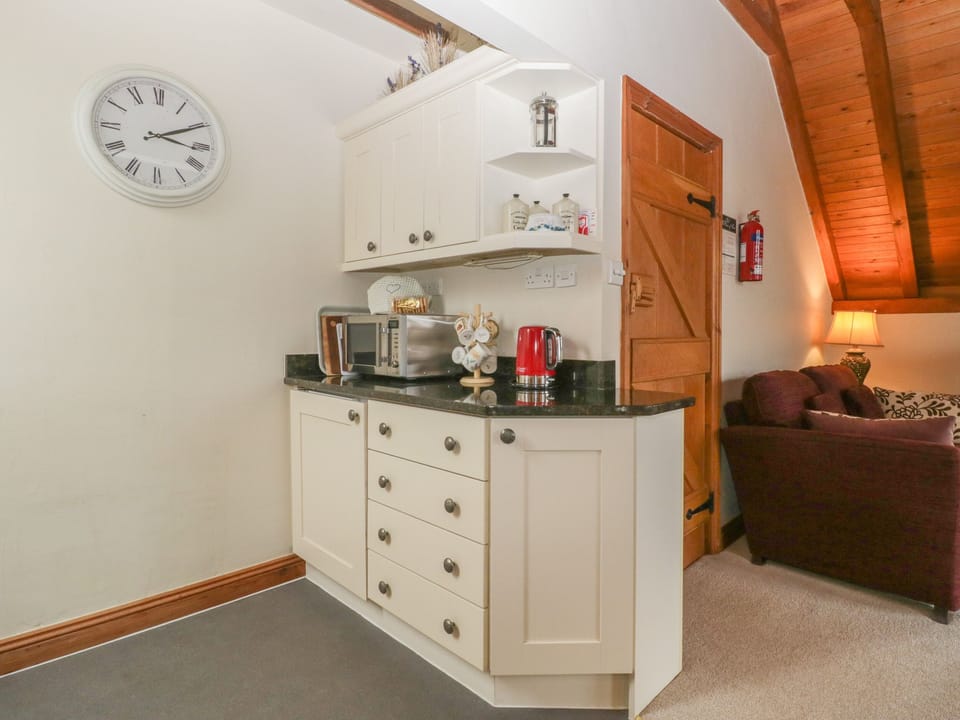 Cottage | Private kitchen | Fridge, microwave, dishwasher, electric kettle