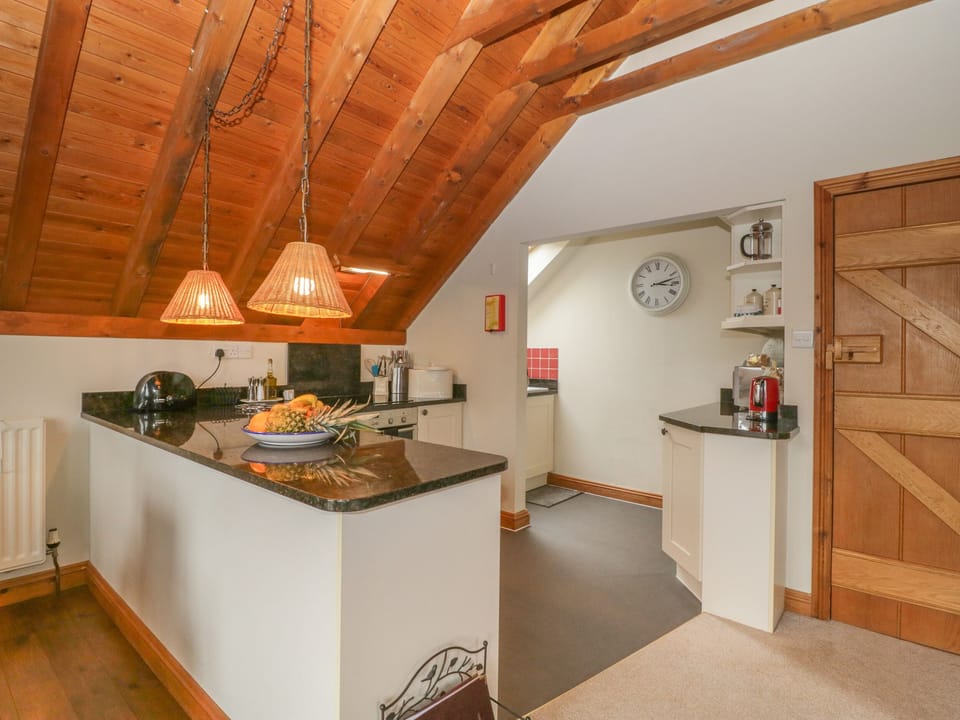 Cottage | Private kitchen | Fridge, microwave, dishwasher, electric kettle