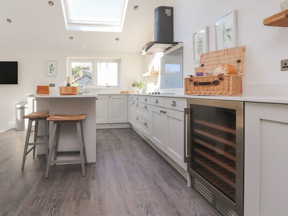 Cottage | Private kitchen | Fridge, dishwasher, electric kettle, toaster