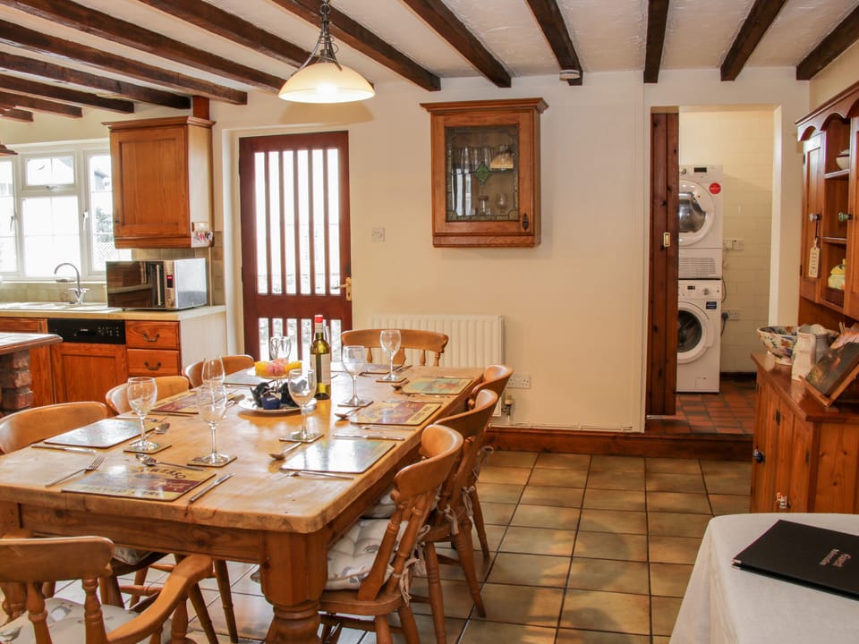 Cottage | Private kitchen | Fridge, microwave, dishwasher, electric kettle