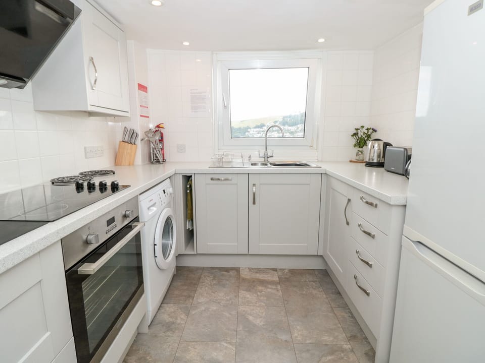 Cottage | Private kitchen | Fridge, microwave, dishwasher, cookware/dishes/utensils