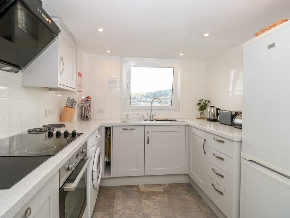 Cottage | Private kitchen | Fridge, microwave, dishwasher, cookware/dishes/utensils