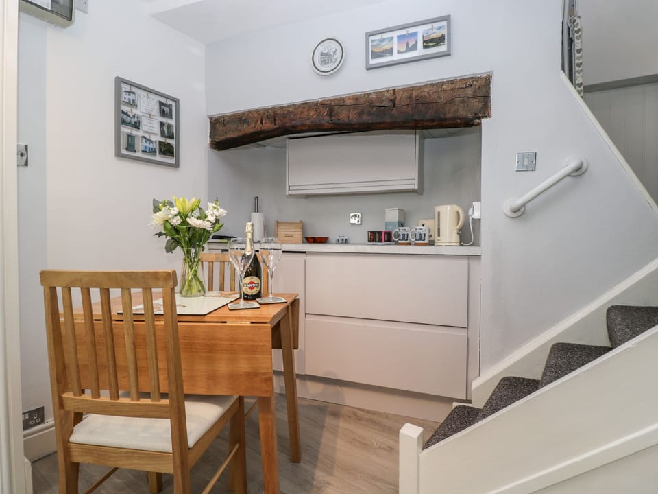 Cottage | Private kitchen | Fridge, dishwasher, electric kettle, toaster