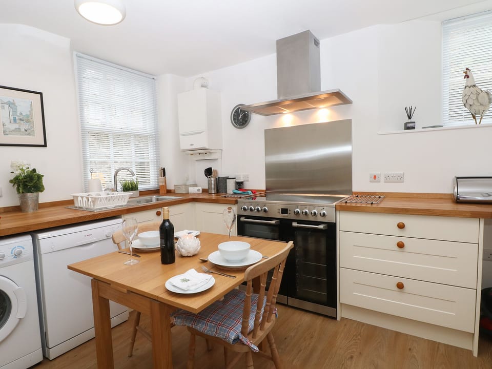 Cottage | Private kitchen | Fridge, microwave, dishwasher, electric kettle