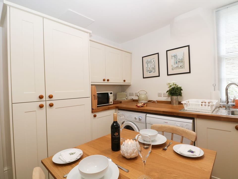 Cottage | Private kitchen | Fridge, microwave, dishwasher, electric kettle