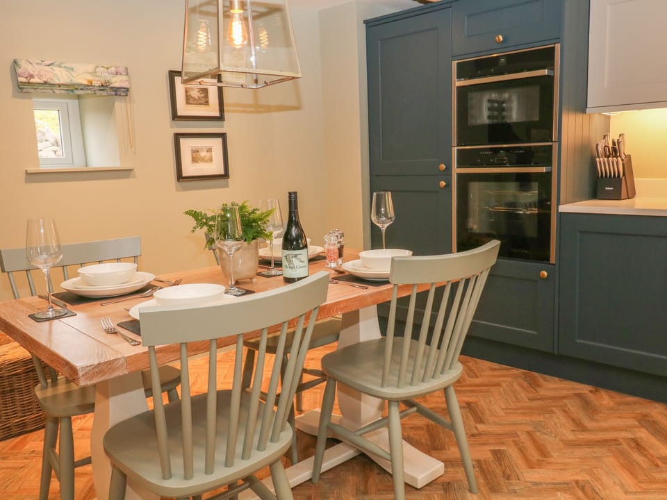 Cottage | Interior
