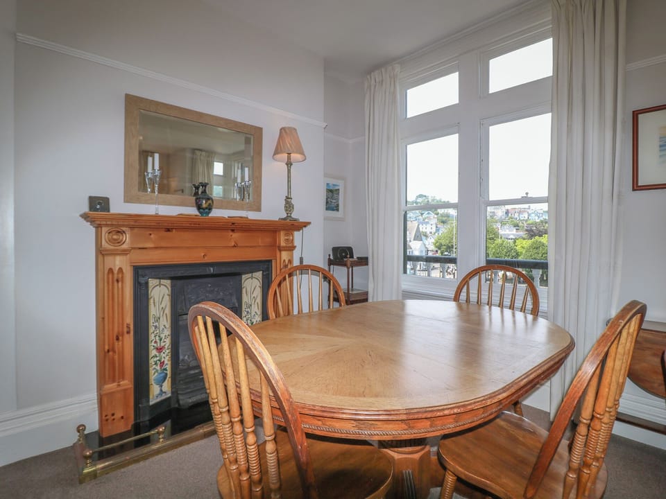 Cottage | Dining