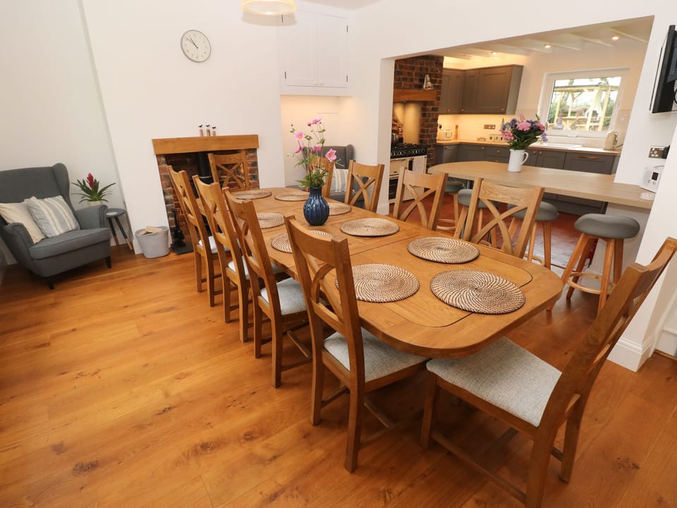 Cottage | Interior