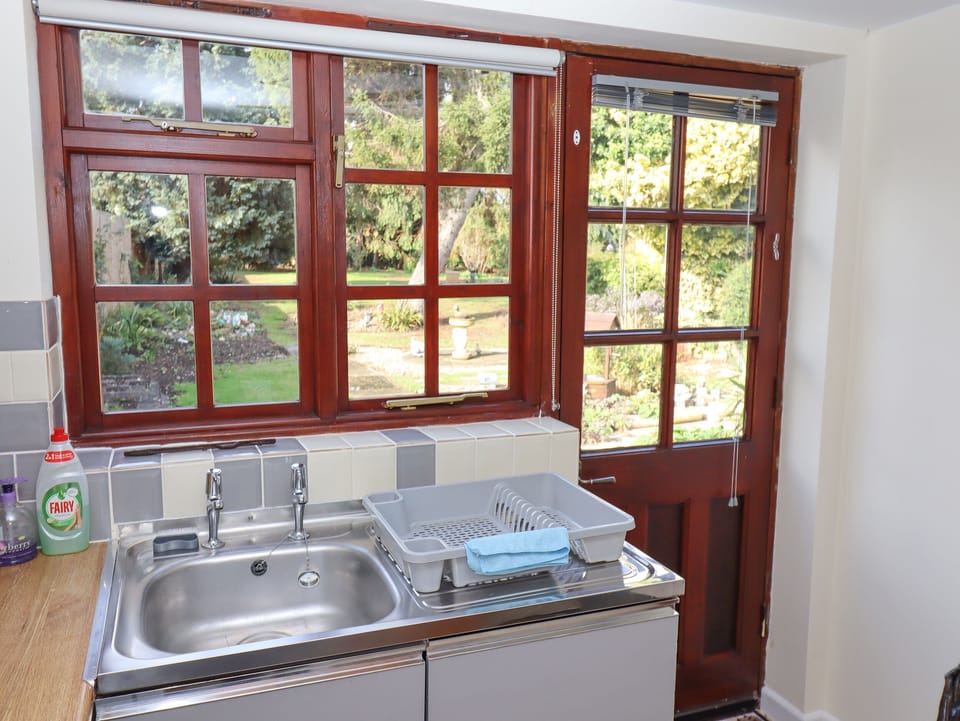 Cottage | Private kitchen | Fridge, microwave, dishwasher, electric kettle