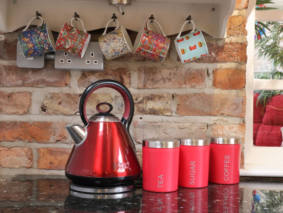 Cottage | Private kitchen | Fridge, dishwasher, electric kettle, toaster