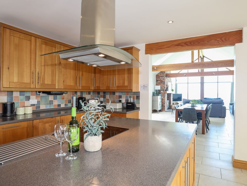 Cottage | Private kitchen | Fridge, microwave, dishwasher, electric kettle