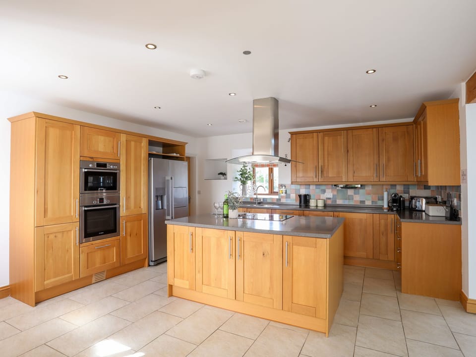 Cottage | Private kitchen | Fridge, microwave, dishwasher, electric kettle