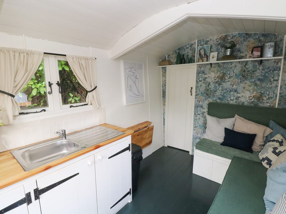 Cottage | 1 bedroom, individually decorated, individually furnished, free WiFi