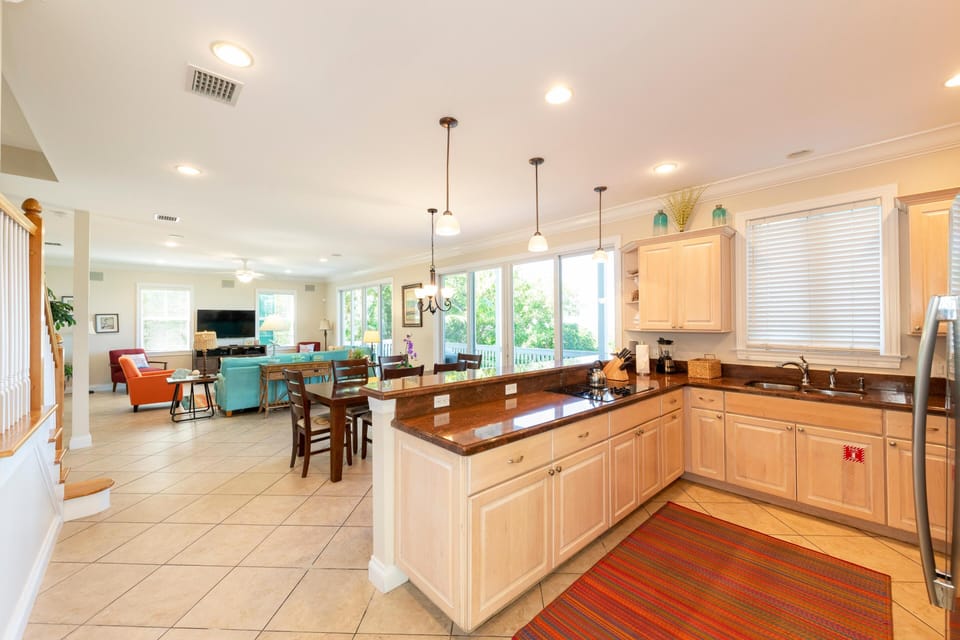 House, Multiple Beds (Banana Breeze) | Private kitchen | Oven, toaster
