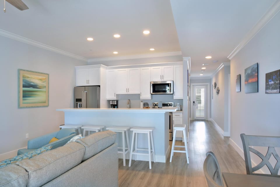 Condo, Multiple Beds, Bay View (Bayview Middle) | Living room