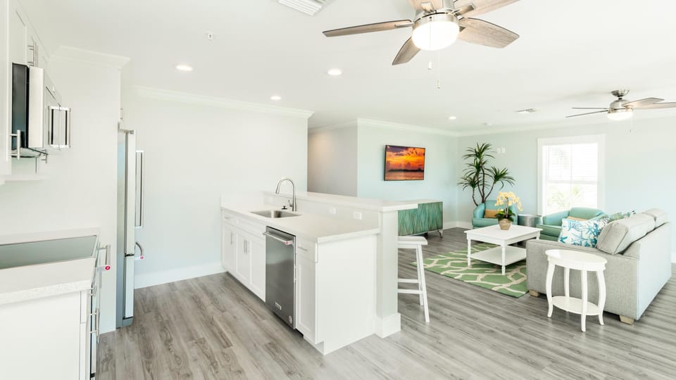 Condo, Multiple Beds, Bay View (Upper Bayview North) | Living room