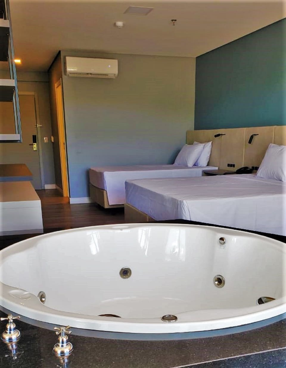 Suíte Premium Triplo | Minibar, soundproofing, iron/ironing board (on request), WiFi (free)