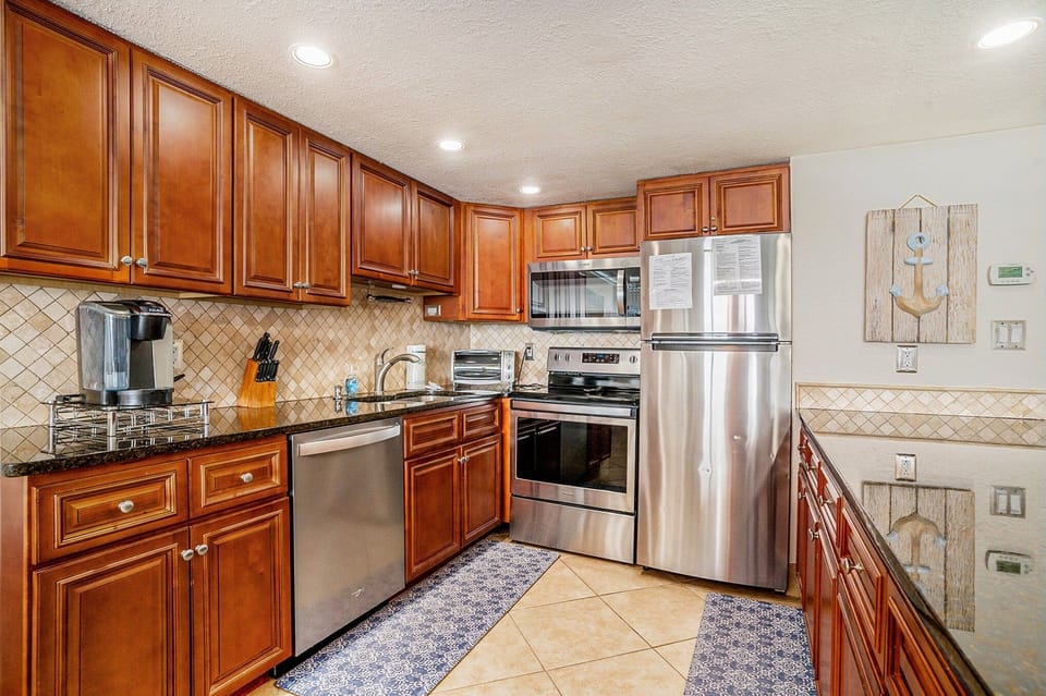 Condo, 1 Bedroom | Private kitchen | Fridge, oven, dishwasher, coffee/tea maker