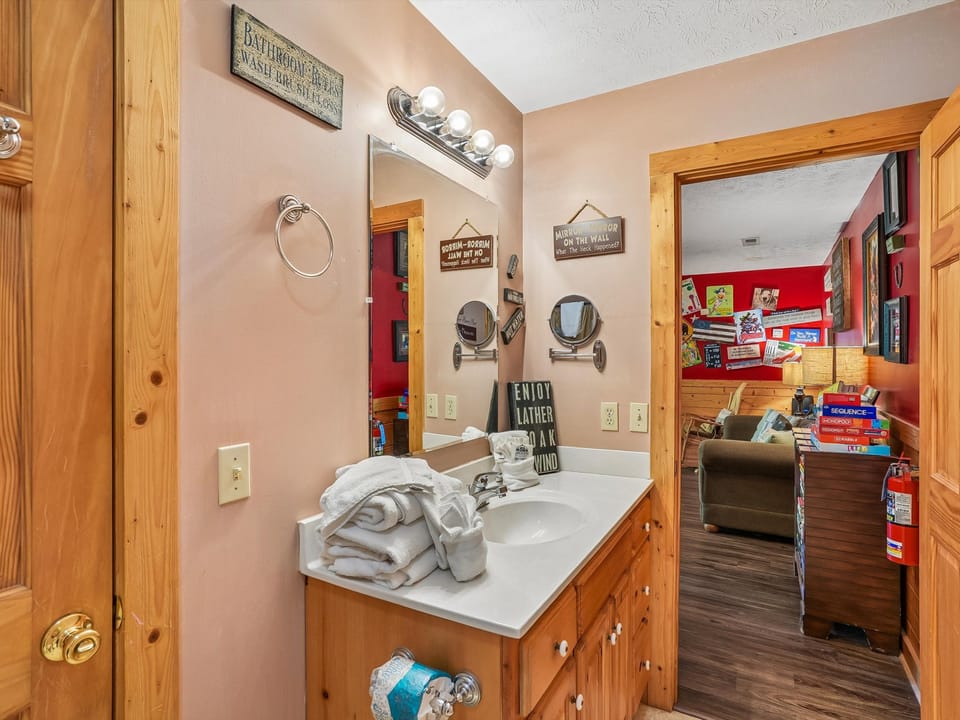 Americana by Jackson Mountain Rentals Cabin in Gatlinburg