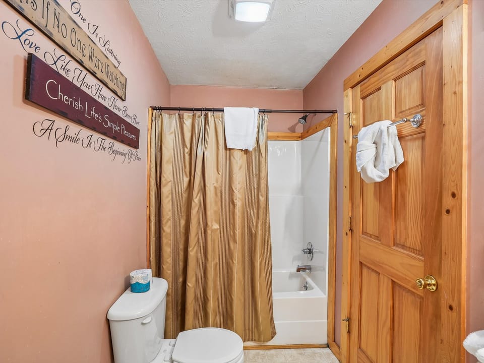 Americana by Jackson Mountain Rentals Cabin in Gatlinburg