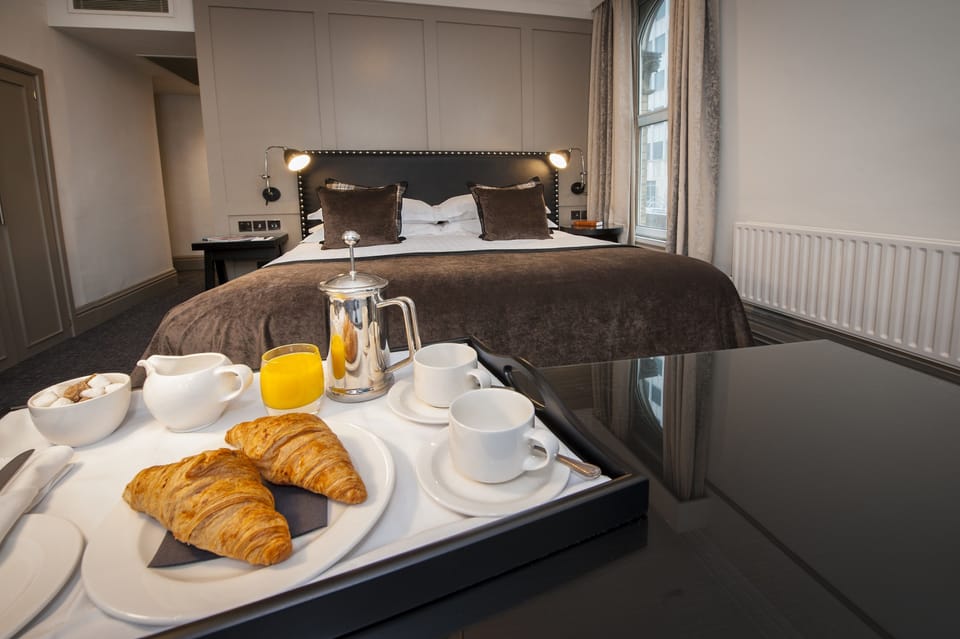 Suite, 1 Double Bed | Premium bedding, in-room safe, desk, iron/ironing board