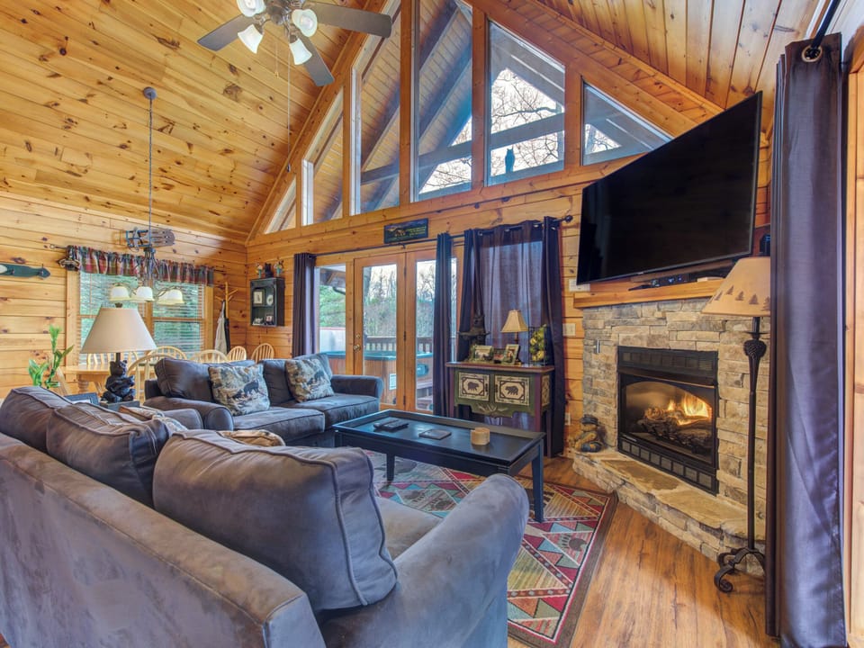 Studio (3 Bedrooms) | Front of property