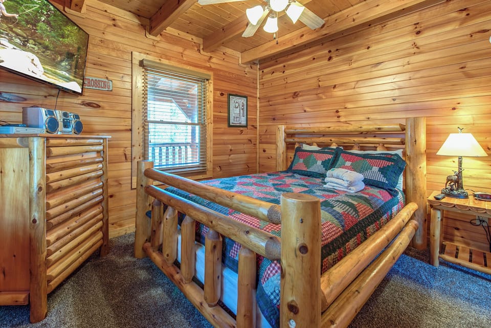 Cloud Dancer by Jackson Mountain Rentals Cabin in Gatlinburg
