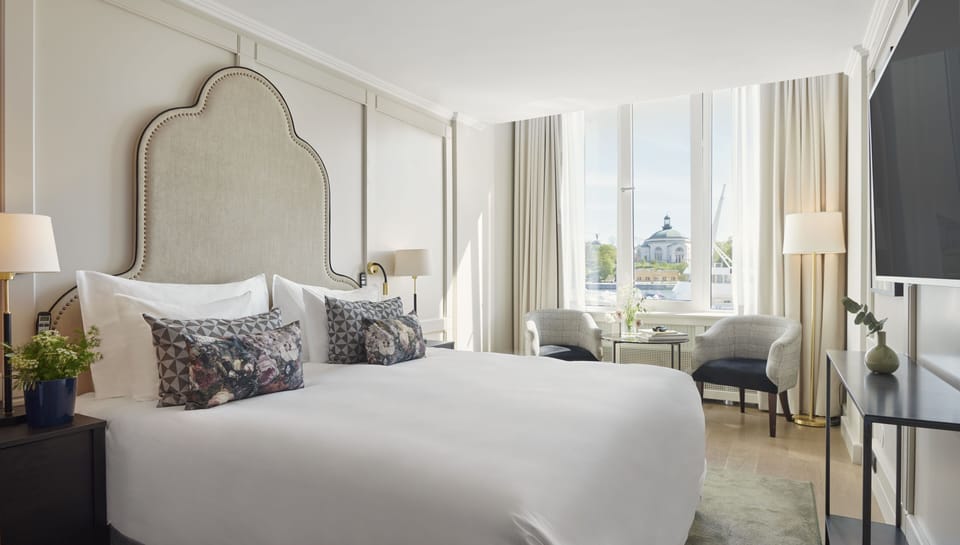 Deluxe Room, 1 King Bed, Sea View | Premium bedding, pillowtop beds, minibar, in-room safe
