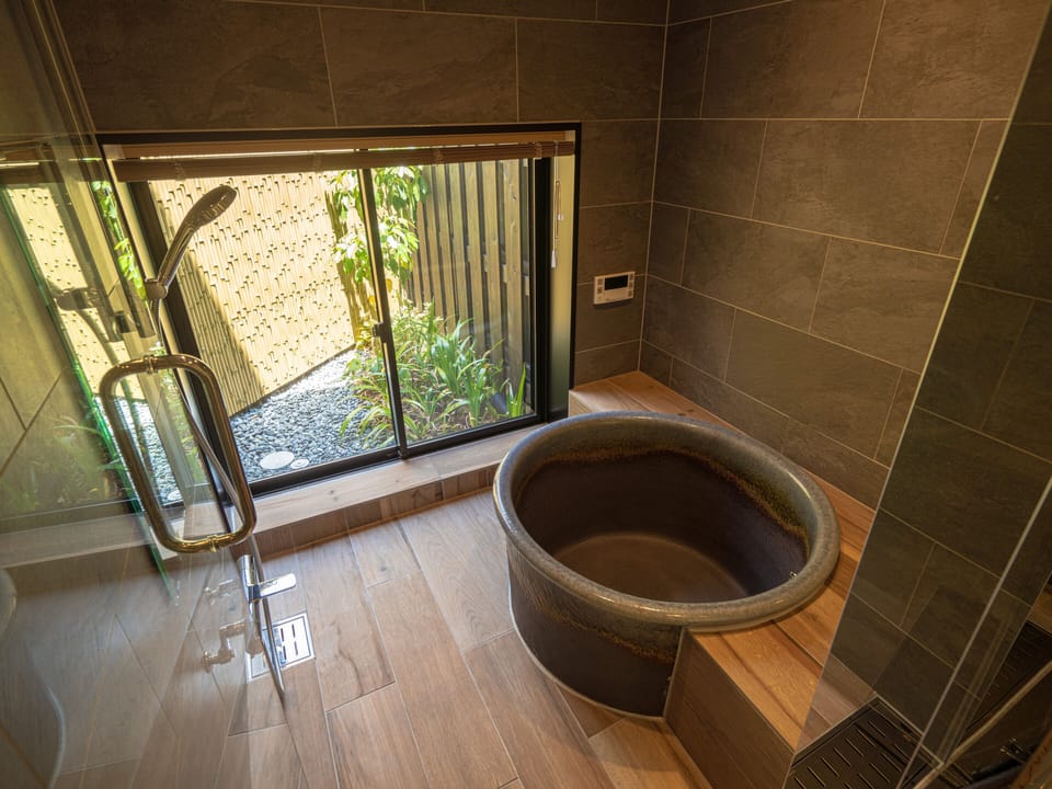Combined shower/tub, free toiletries, hair dryer, slippers