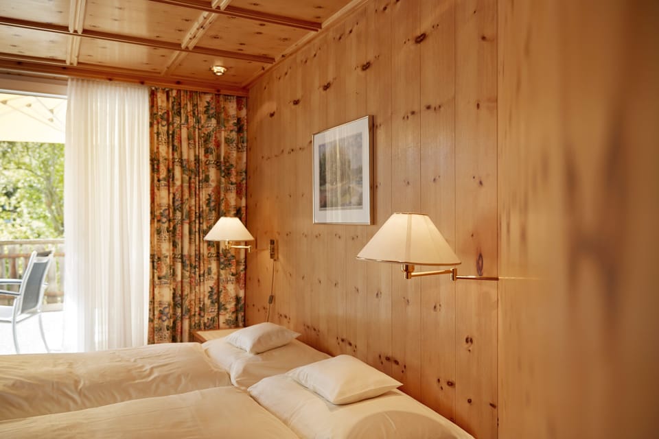 Premium bedding, in-room safe, individually decorated