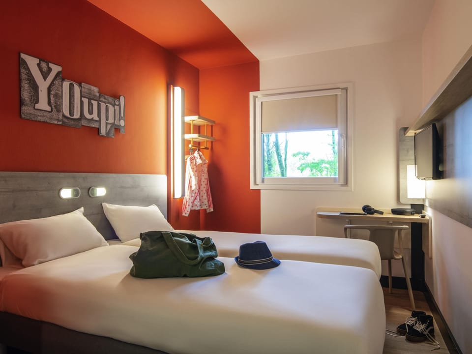 Standard Room, 2 Twin Beds | Desk, laptop workspace, soundproofing, iron/ironing board