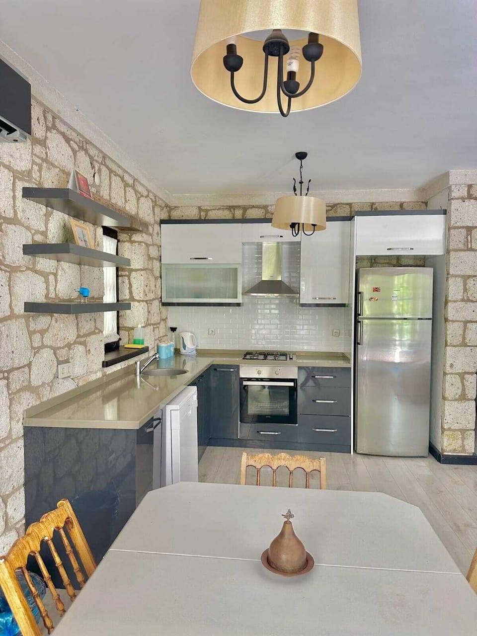 Superior Villa, Pool View | Private kitchen
