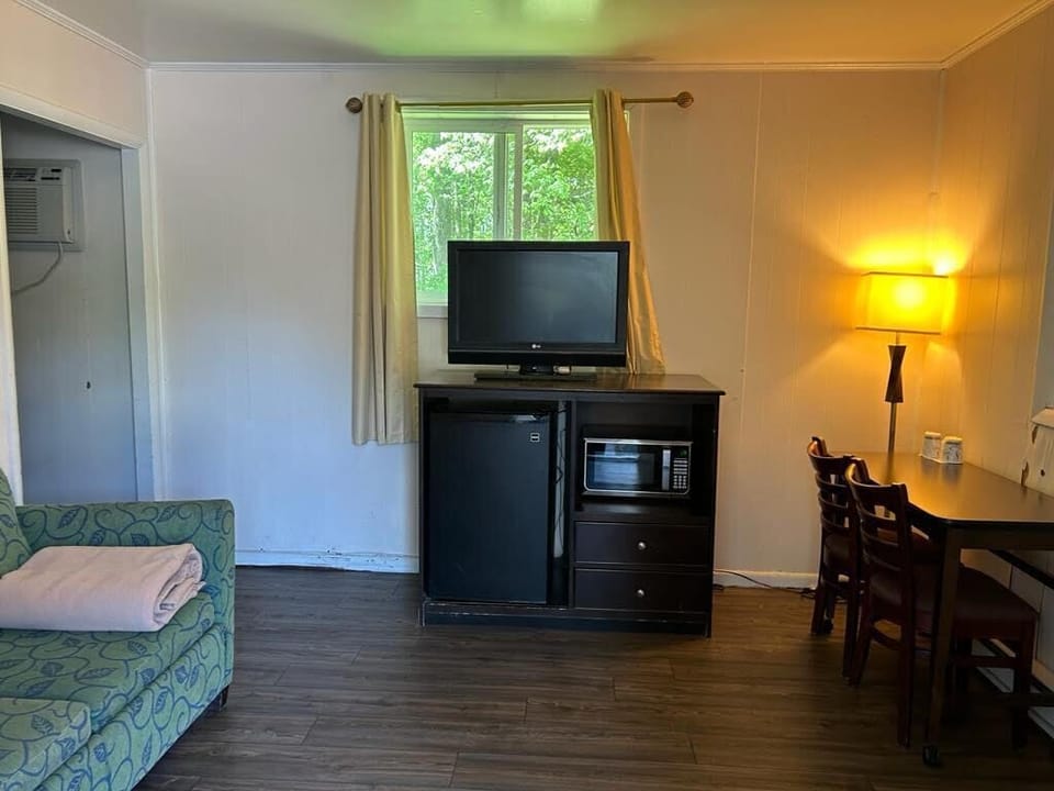 Comfort Suite, Multiple Beds | Living area | 40-inch flat-screen TV with satellite channels, TV